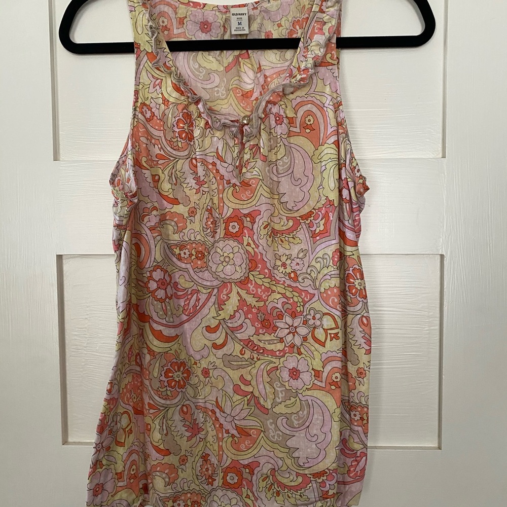 Old Navy Sleeveless Top. Size Medium